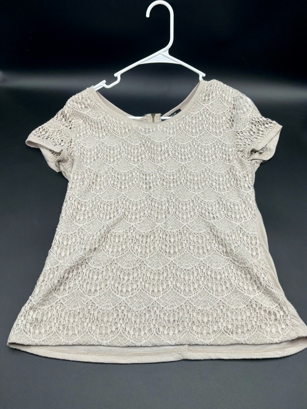 Verve Ami Beige Scalloped Lace Front Blouse Short Sleeve Zip Back Top Size S